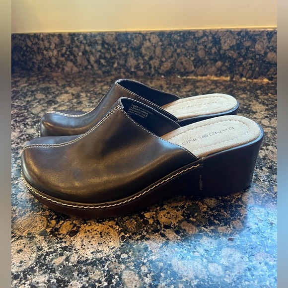 Bandolino ladies Brown, leather clogs and NWOT super cute perfect condition 10 - Picture 4 of 16